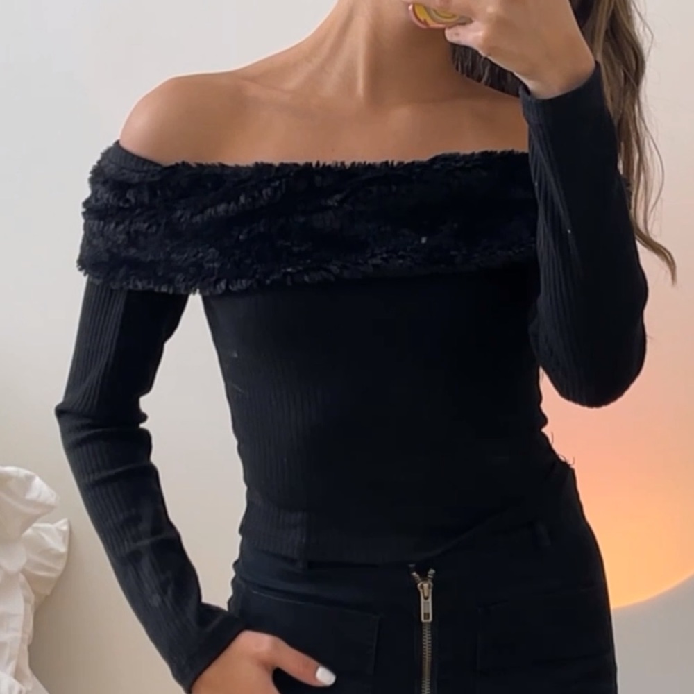 Fur trim long sleeve top